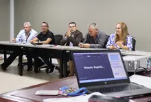 Reunión mixta-virtual y presencial