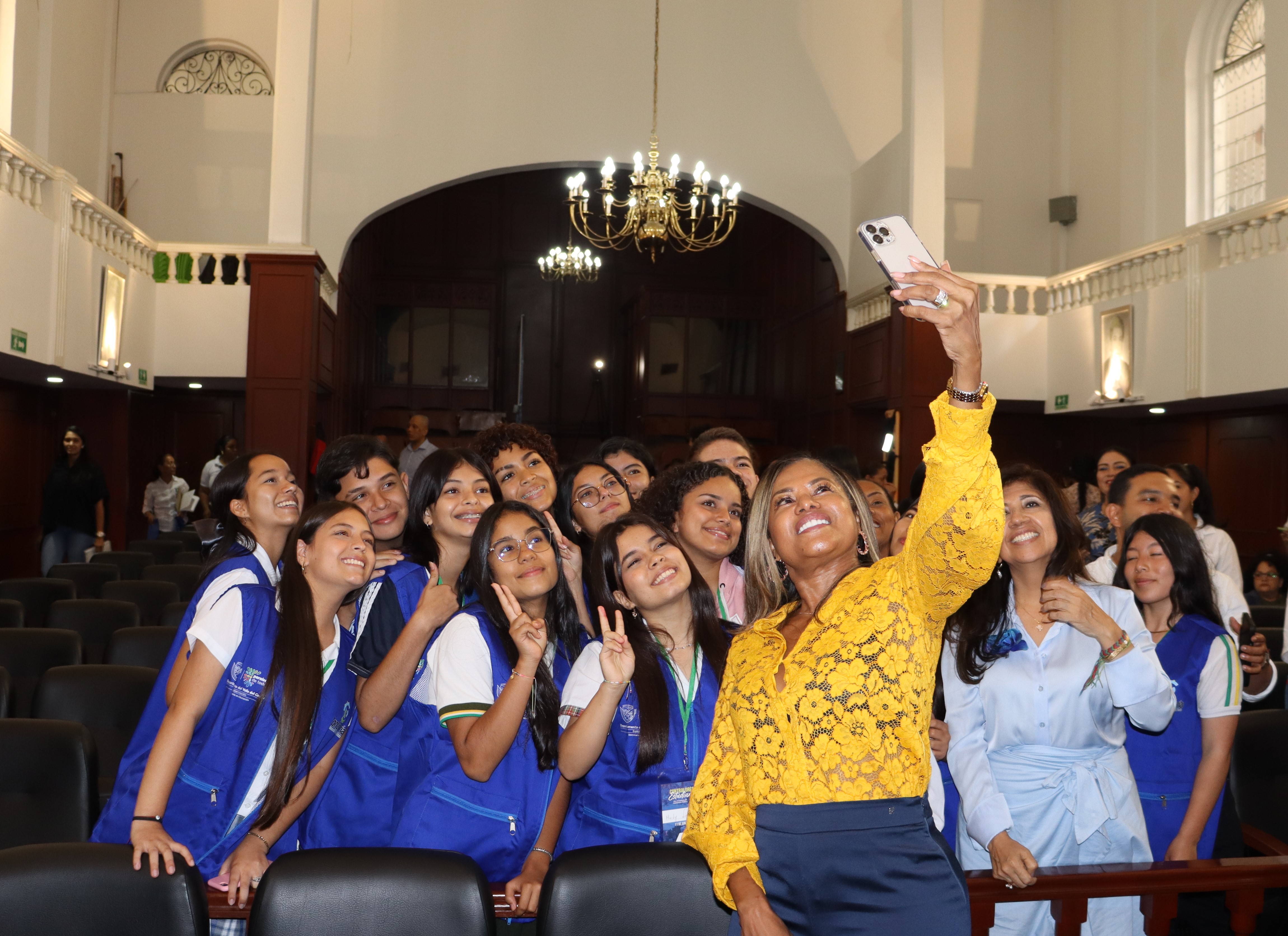 Foto6 Posesión Contralores Estudiantiles Foto6 Posesión Contralores Estudiantiles