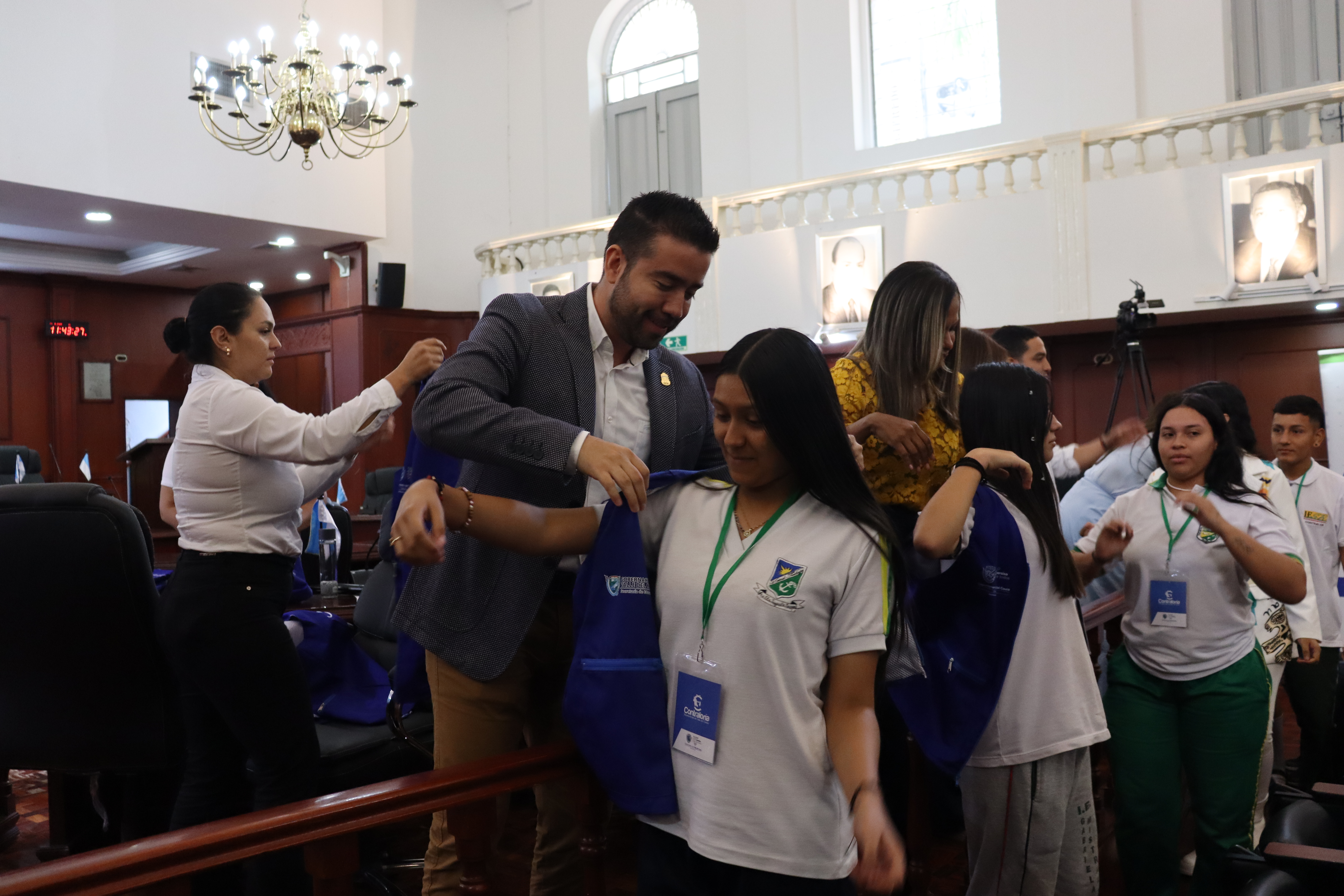 Foto7 Posesión Contralores Estudiantiles Foto7 Posesión Contralores Estudiantiles